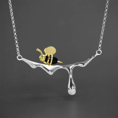 S925 Silver Bee Pendant Necklace with Agate and Gold