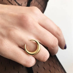 Fashionable Minimalist Open Ring with Moon Design
